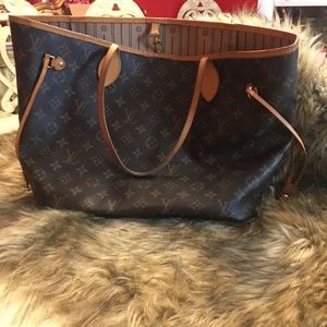 Louis Vuitton never full hand bag